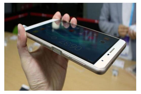 Huawei「MediaPad T2 7.0 Pro」のサイズ